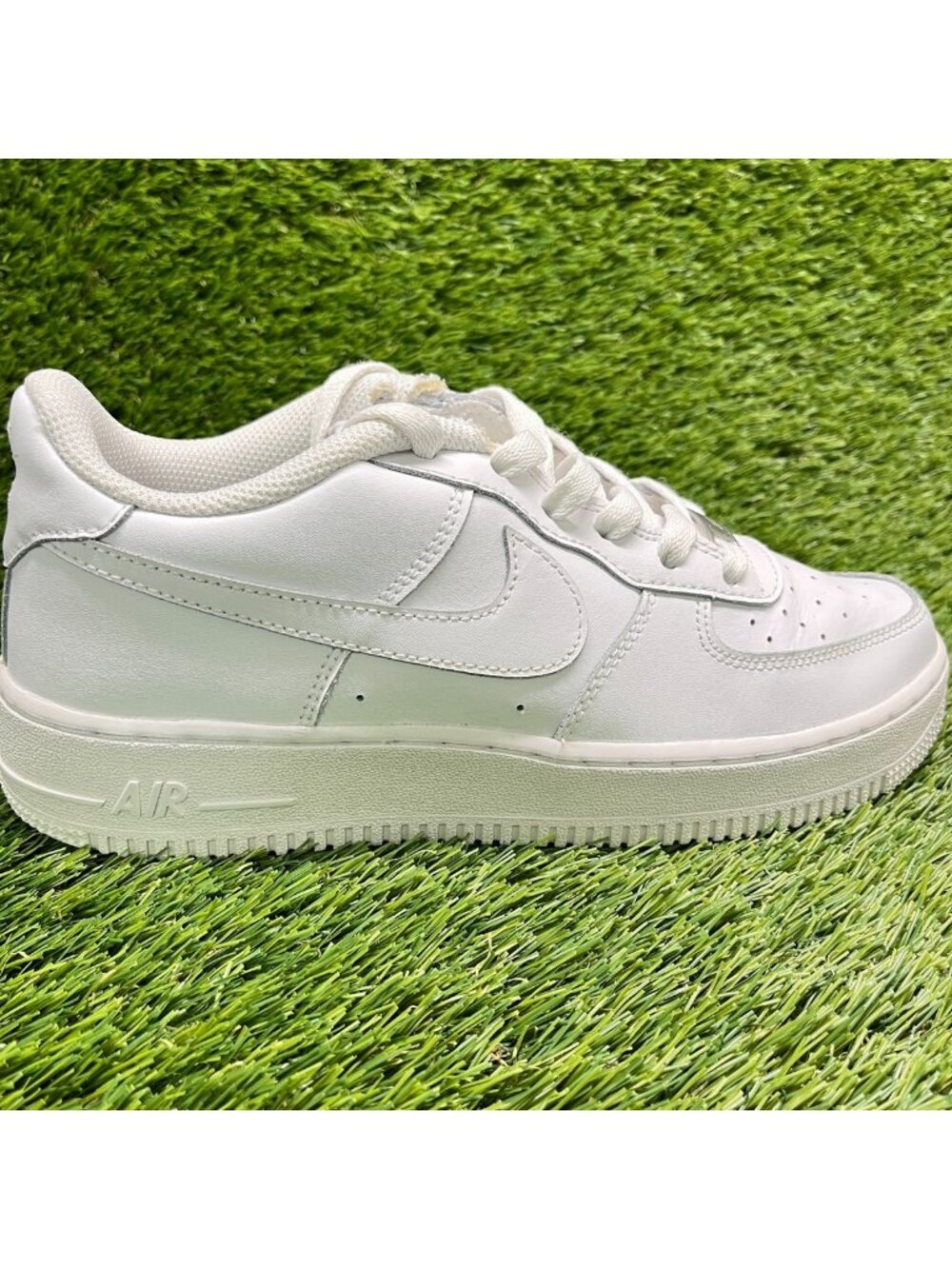 Nike Air Force 1 Low '07 Boys Size 7Y White Athletic Lifestyle Shoes Sneakers